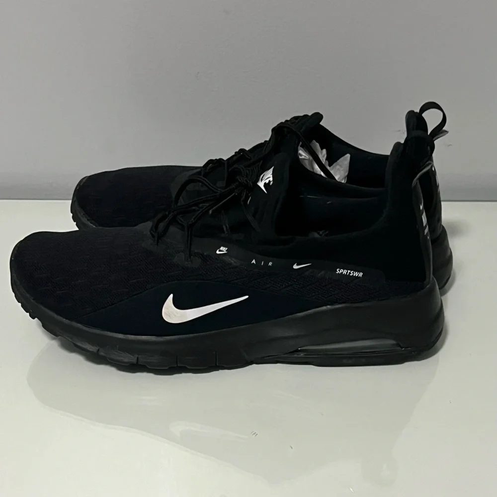 Nike Men's Black Athletic Shoes